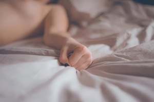 هزات الجماع أفضل: 3 تقنيات لفتح متعة أعمق
